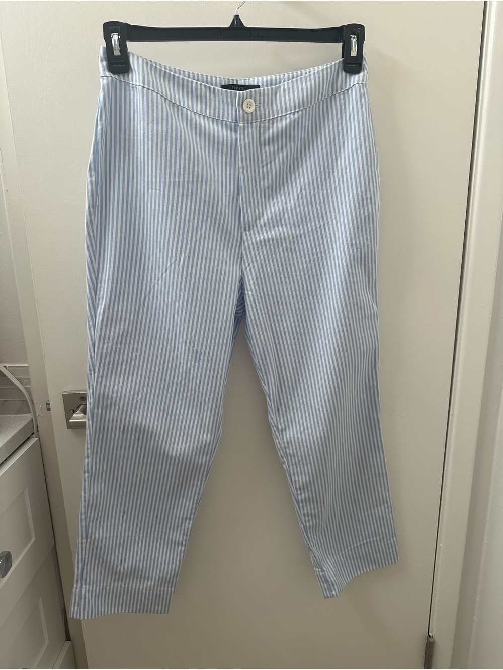 Forever 21 Blue and White Striped Capri Pants